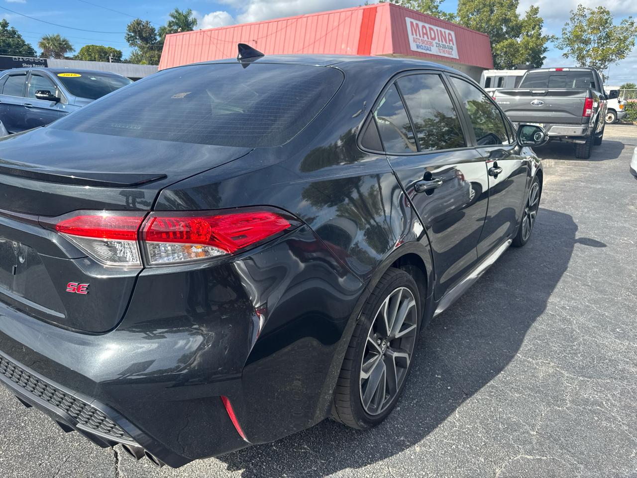 Toyota Corolla Se - Thumbnail 5