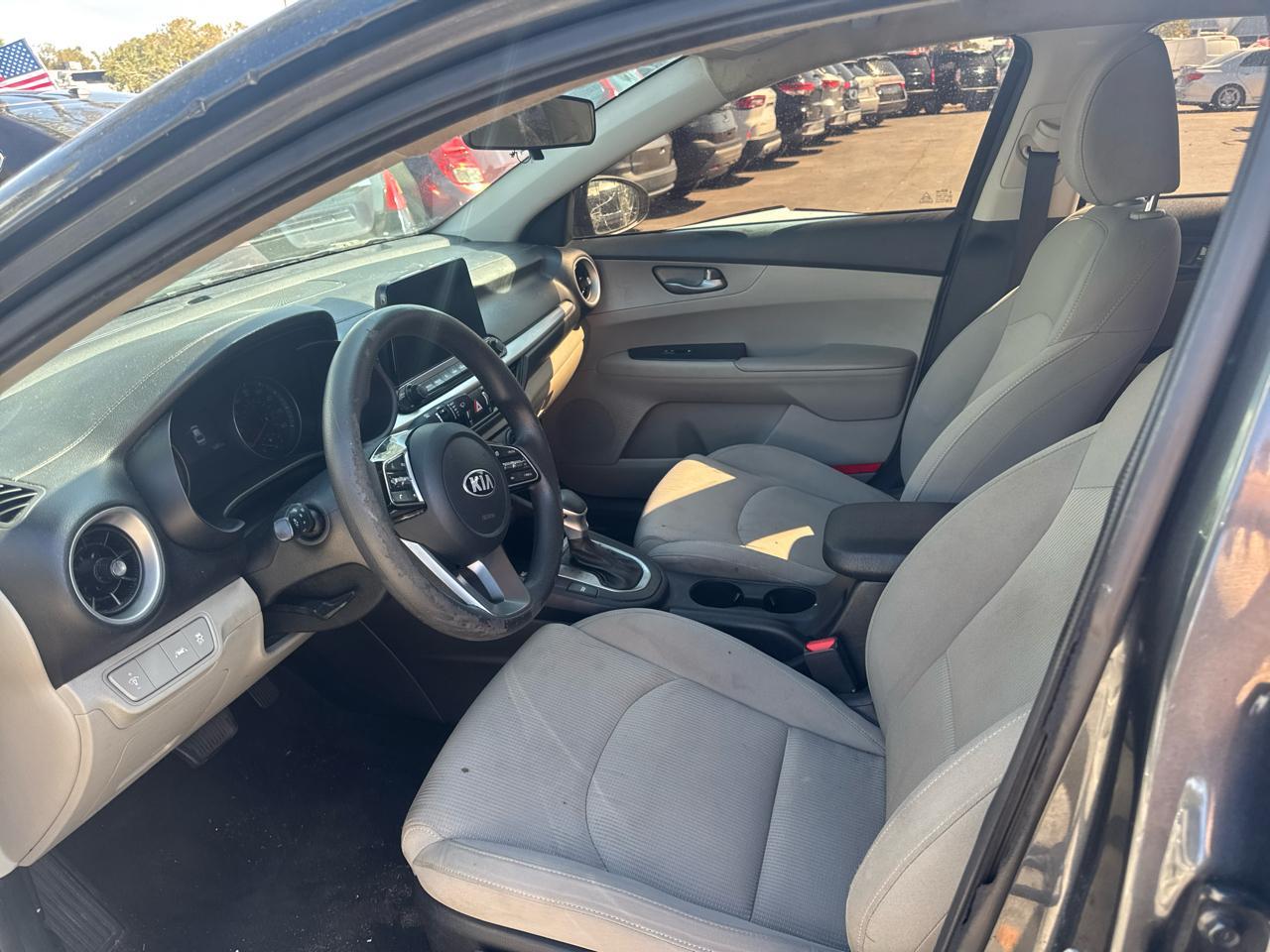 Kia Forte - Thumbnail 10