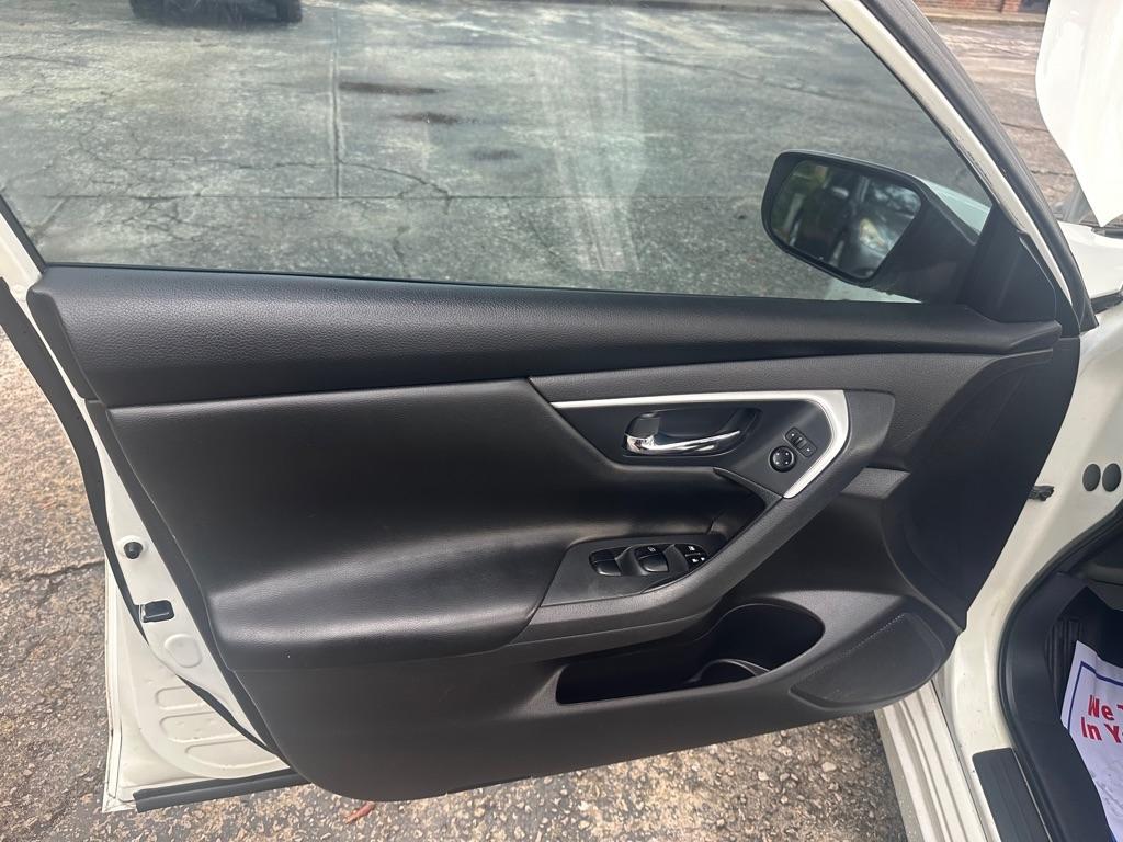 Nissan Altima 2.5 S - Thumbnail 15