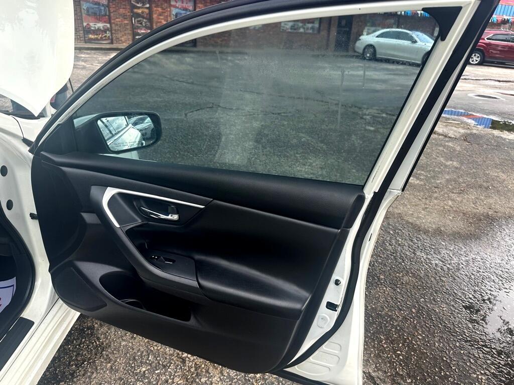 Nissan Altima 2.5 S - Thumbnail 16