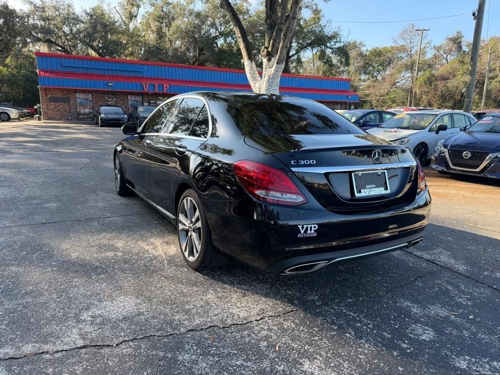 Mercedes-Benz C-Class C300 Sedan - Thumbnail 4