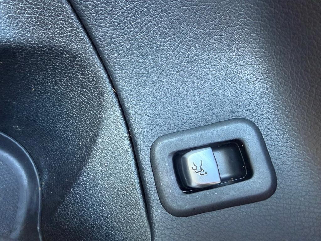 Mercedes-Benz C-Class C300 Sedan - Thumbnail 20