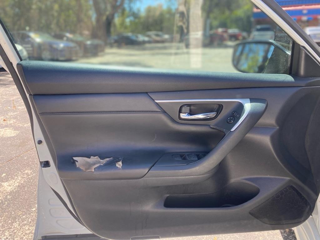 Nissan Altima 2.5 - Thumbnail 14