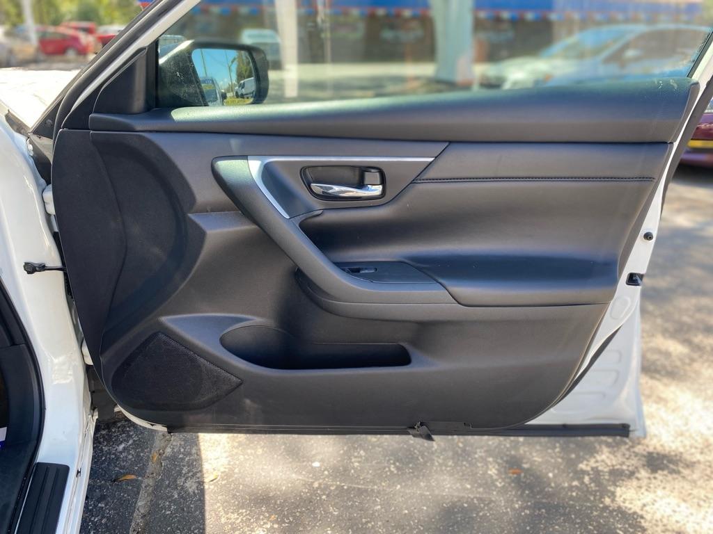 Nissan Altima 2.5 - Thumbnail 2