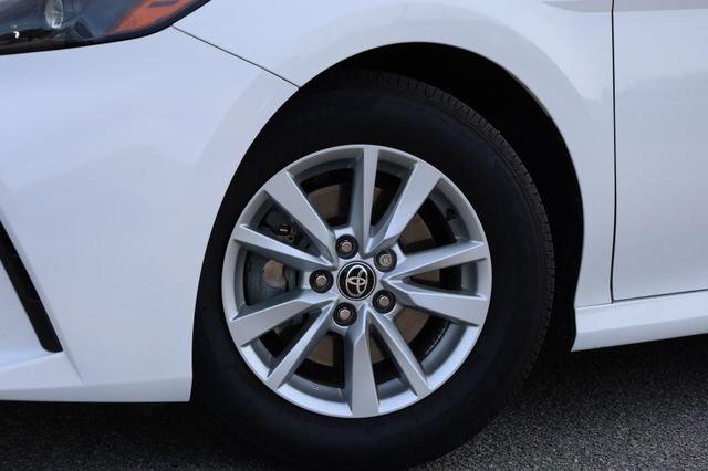 Toyota Camry Le Fwd - Thumbnail 4