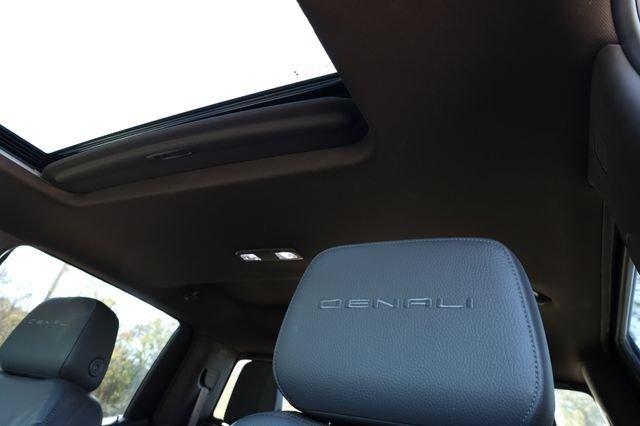 GMC Sierra 1500 Denali 4Wd Crew Cab - Thumbnail 14