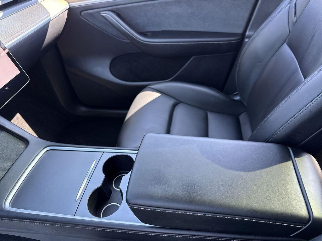 Tesla Model Y Long Range - Thumbnail 17