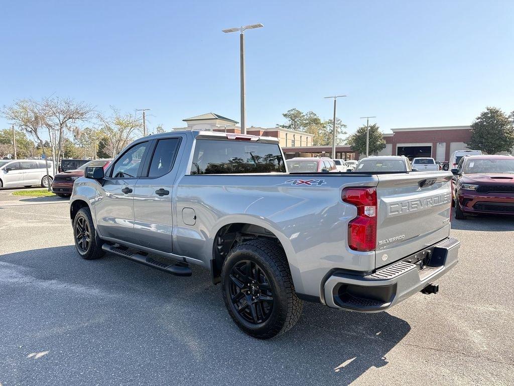 Chevrolet Silverado 1500 Custom - Thumbnail 6