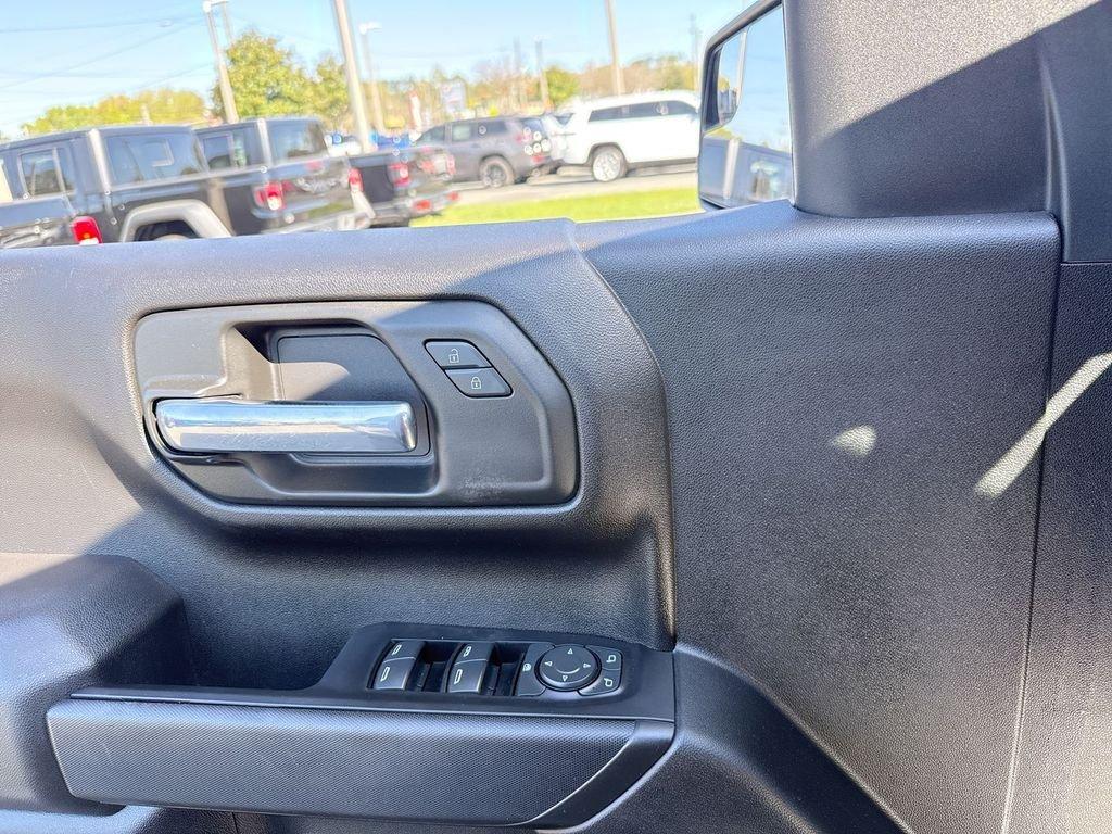 Chevrolet Silverado 1500 Custom - Thumbnail 13