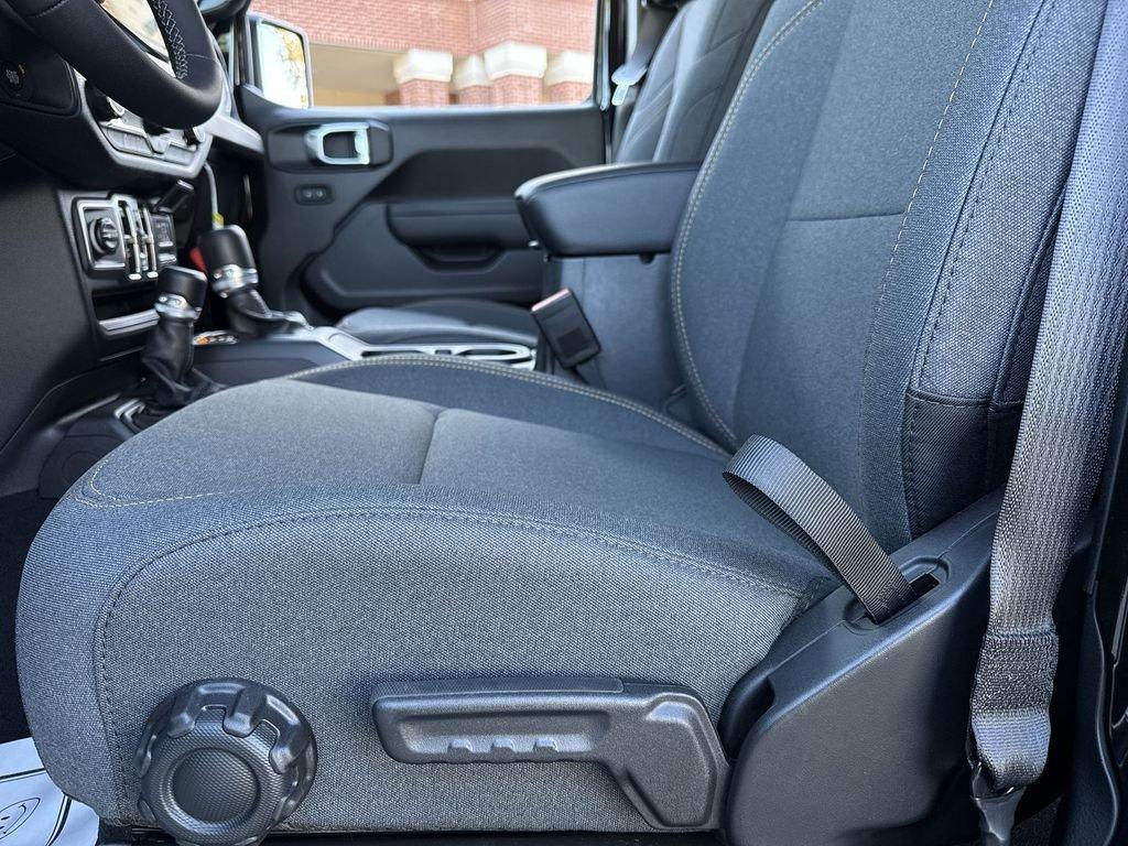 Jeep Gladiator Sport S 4X4 - Thumbnail 13