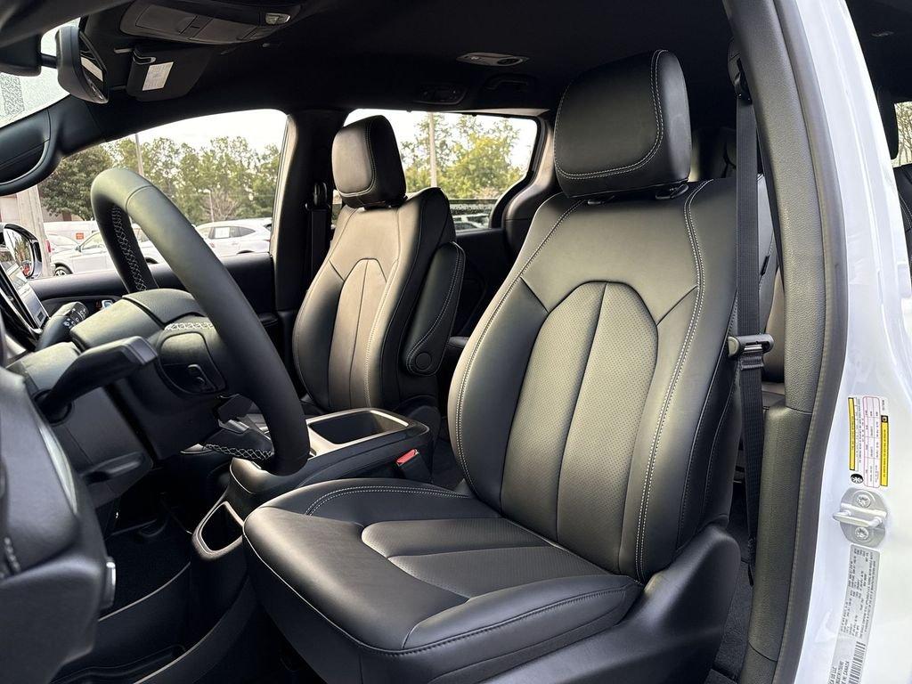 Chrysler Pacifica Select - Thumbnail 12