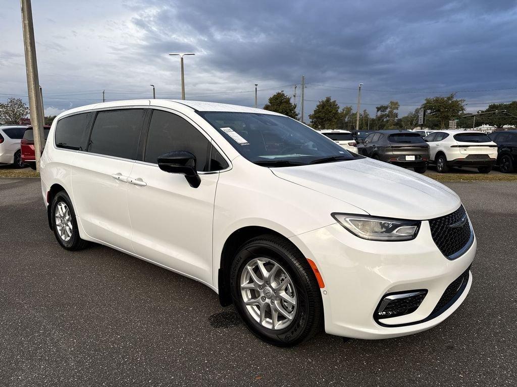 Chrysler Pacifica Select - Thumbnail 2