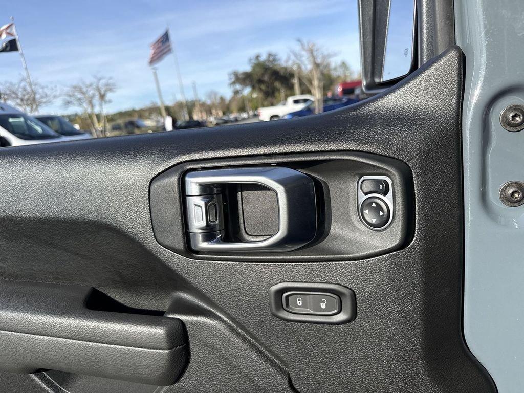 Jeep Wrangler 2-Door Sport S - Thumbnail 12