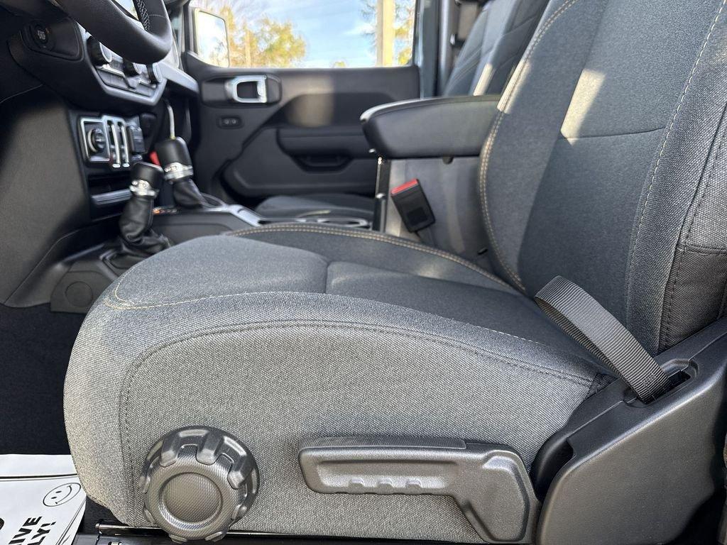 Jeep Wrangler 2-Door Sport S - Thumbnail 11