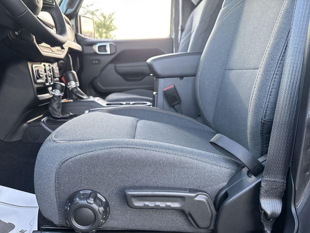 Jeep Wrangler 4-Door Sport S - Thumbnail 13