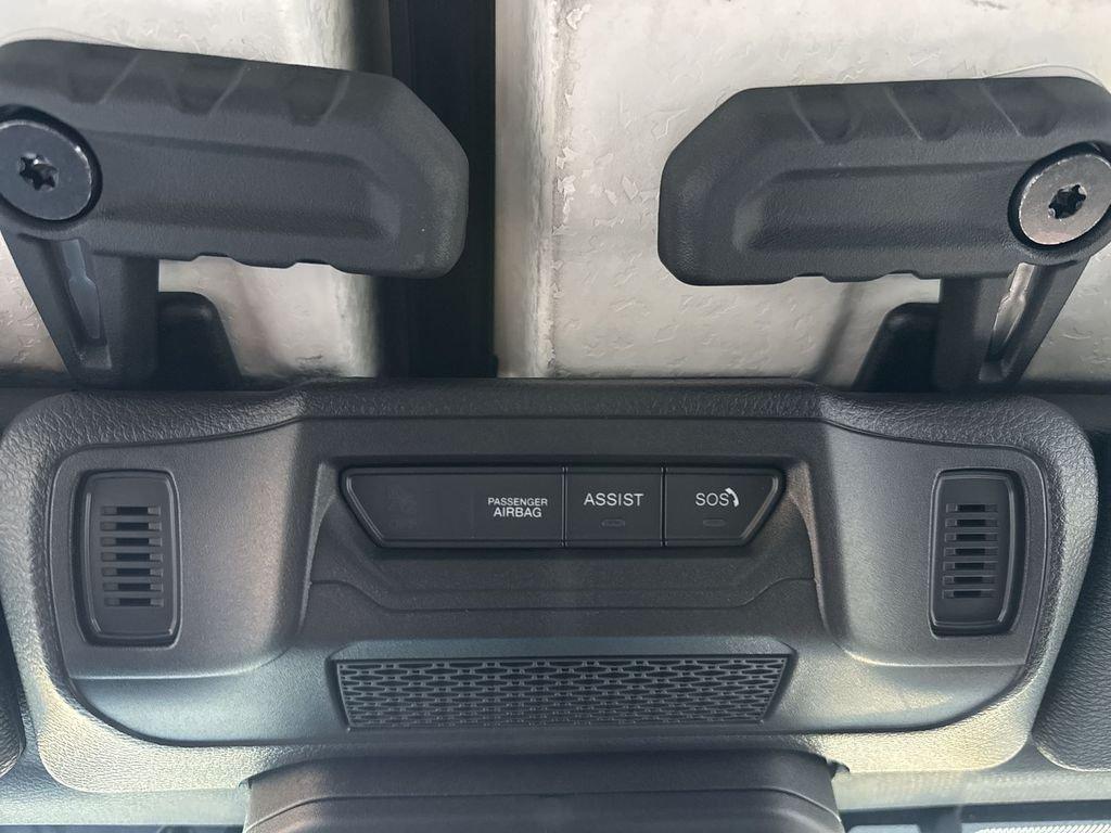 Jeep Wrangler 4-Door Sport S - Thumbnail 18