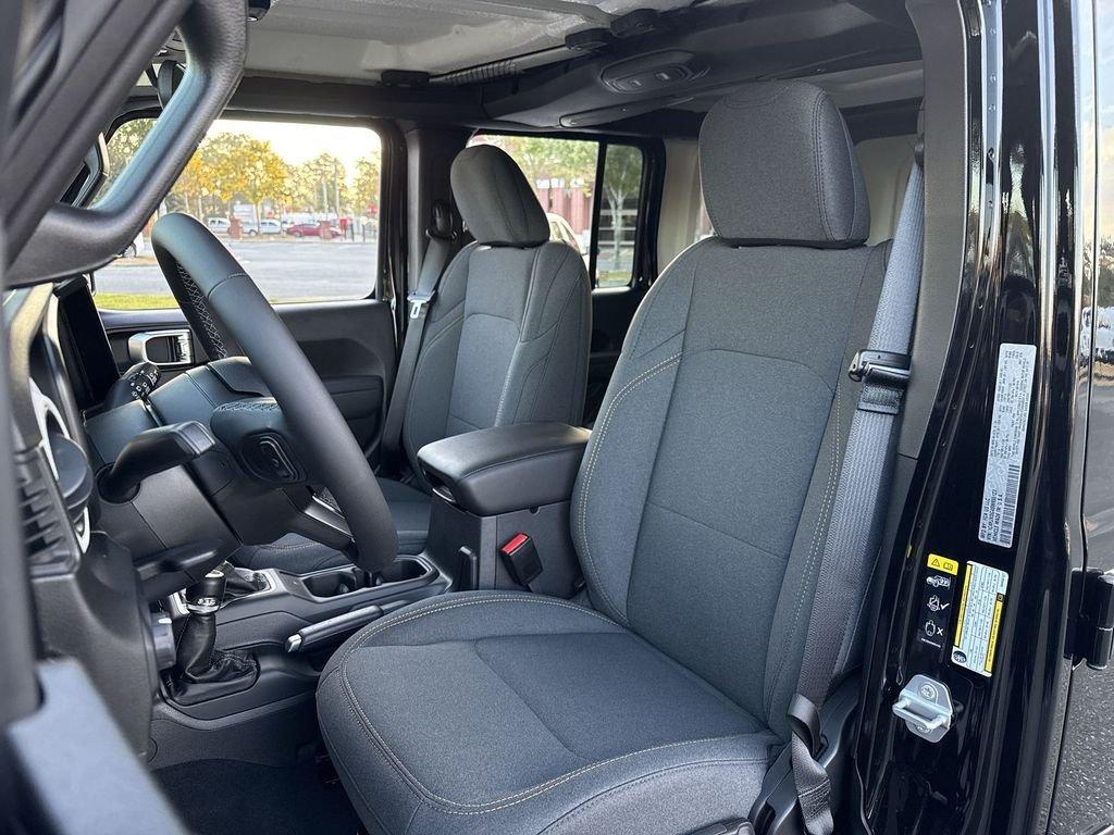 Jeep Wrangler 4-Door Sport S - Thumbnail 12