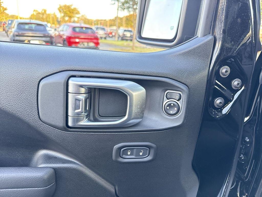 Jeep Wrangler 4-Door Sport S - Thumbnail 14