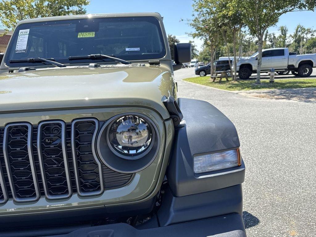 Jeep Wrangler 4-Door Sport S - Thumbnail 10