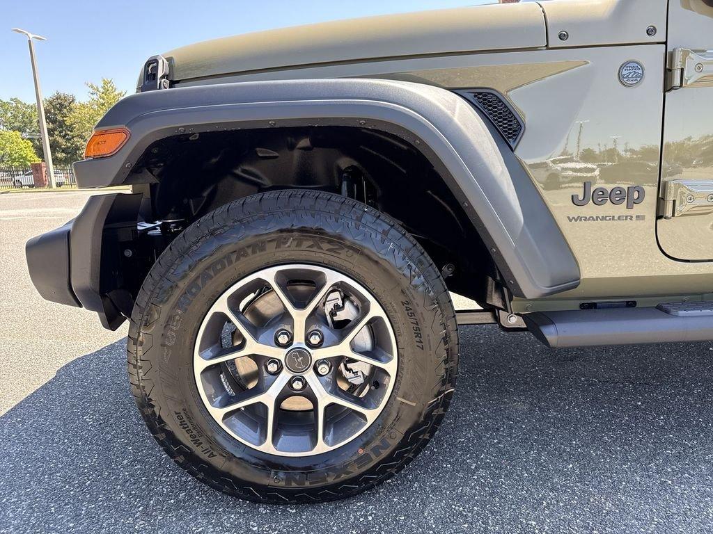 Jeep Wrangler 4-Door Sport S - Thumbnail 11