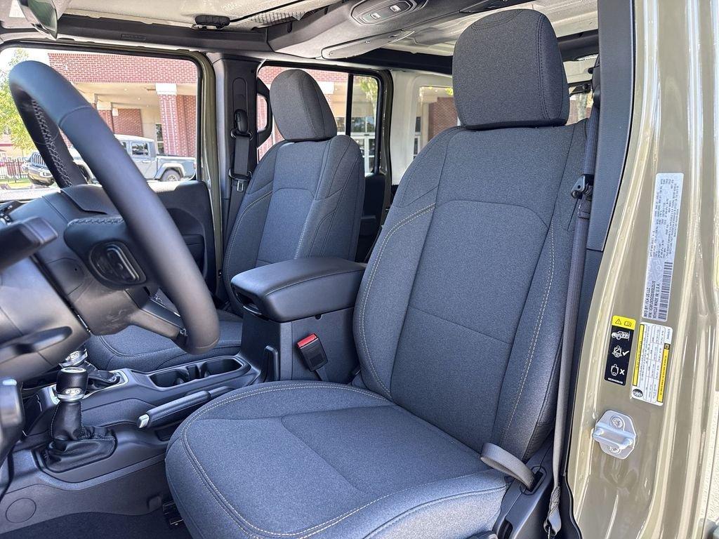 Jeep Wrangler 4-Door Sport S - Thumbnail 12