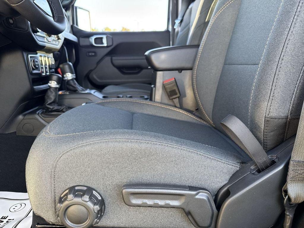 Jeep Wrangler 2-Door Sport S - Thumbnail 12