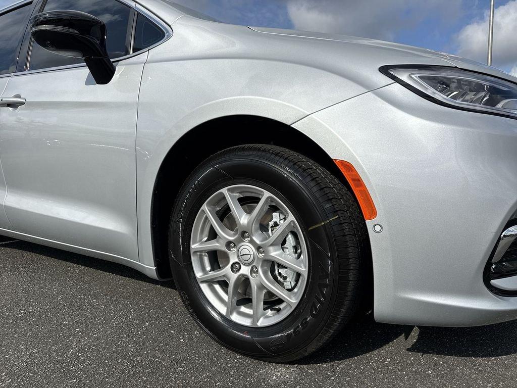 Chrysler Pacifica Select - Thumbnail 11