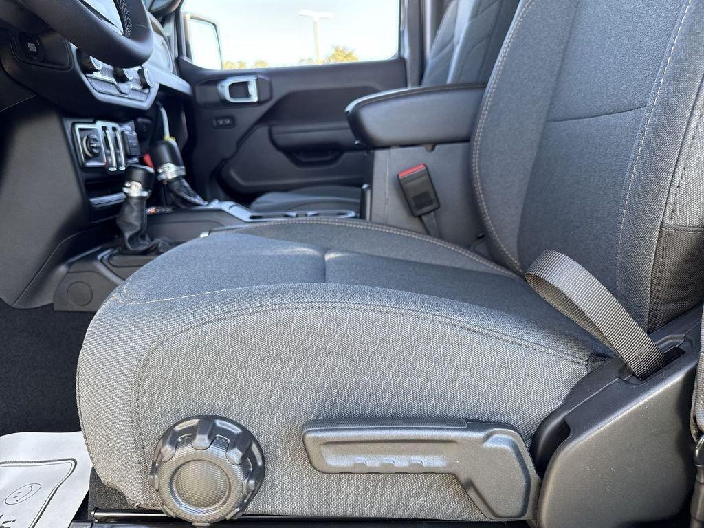 Jeep Wrangler 2-Door Sport S - Thumbnail 13