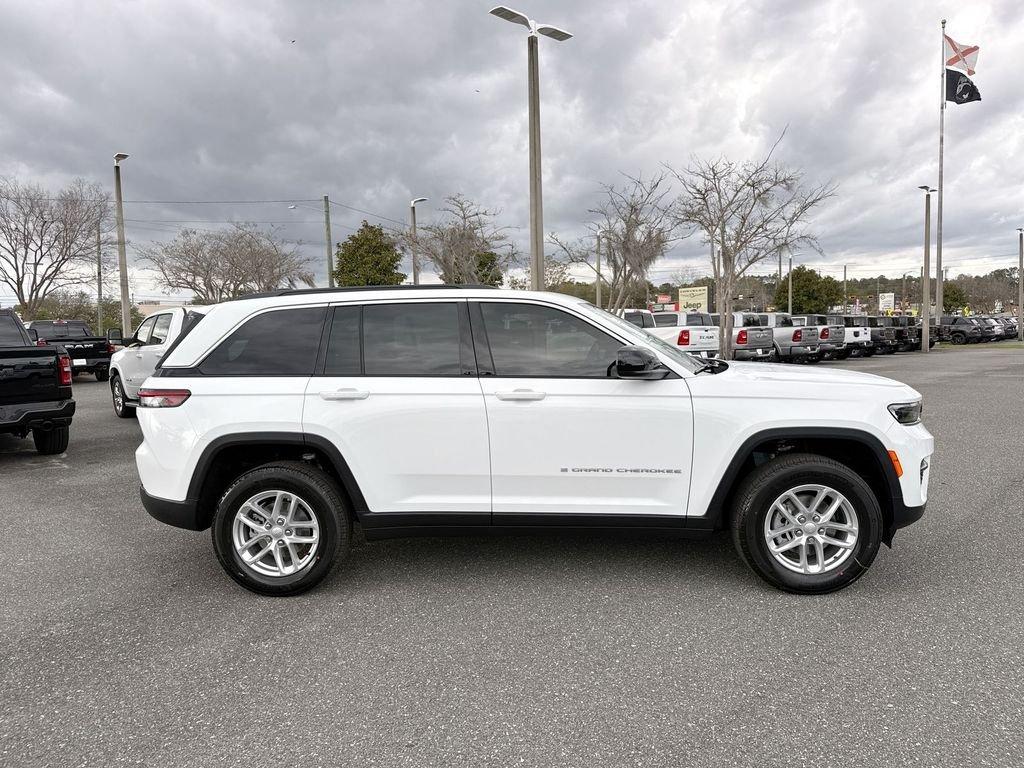 Jeep Grand Cherokee Laredo X 4X4 - Thumbnail 3