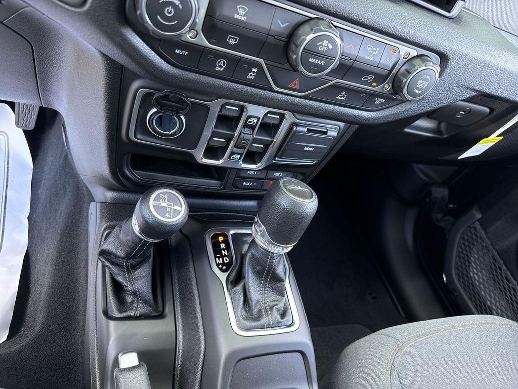 Jeep Gladiator Sport 4X4 - Thumbnail 20