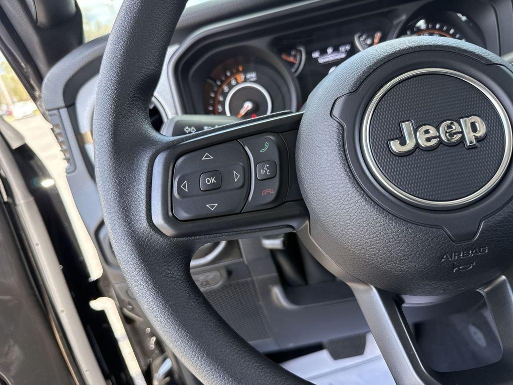 Jeep Gladiator Sport 4X4 - Thumbnail 16