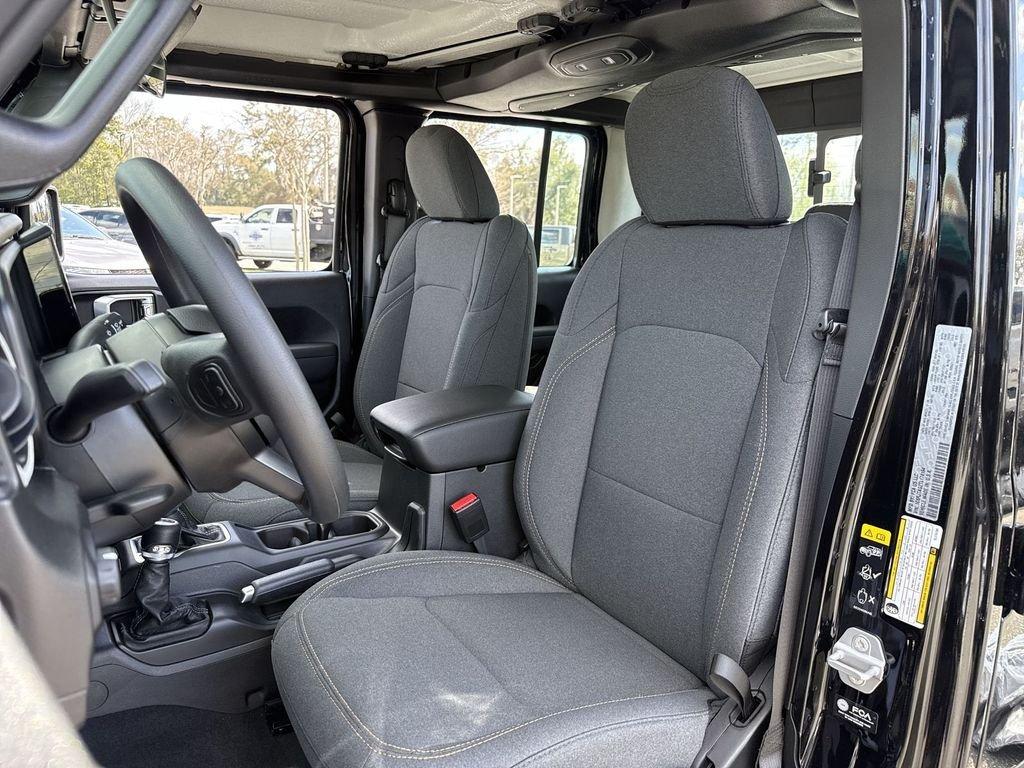 Jeep Gladiator Sport 4X4 - Thumbnail 12