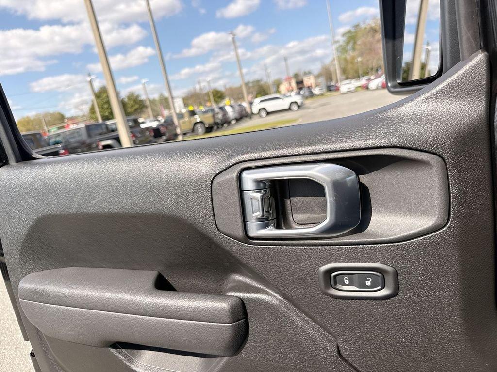 Jeep Gladiator Sport 4X4 - Thumbnail 14