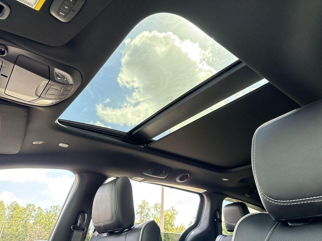 Chrysler Pacifica Limited - Thumbnail 18