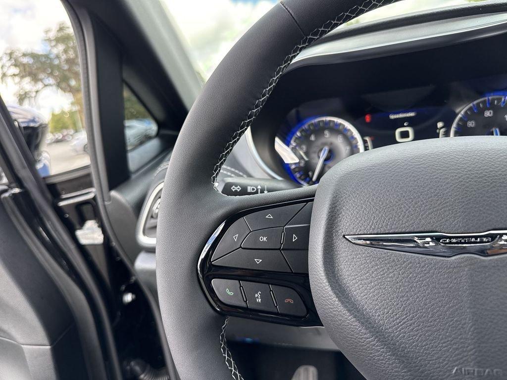 Chrysler Pacifica Limited - Thumbnail 15