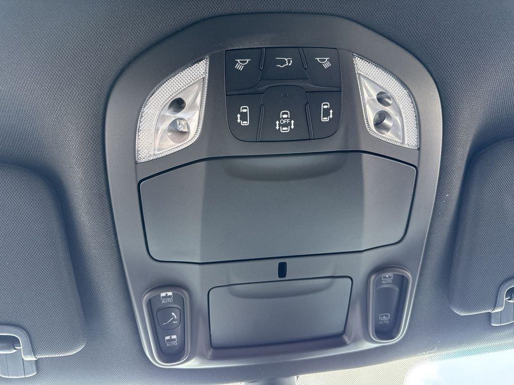 Chrysler Pacifica Limited - Thumbnail 17