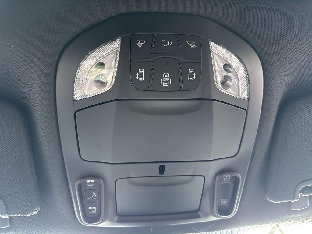 Chrysler Pacifica Limited - Thumbnail 17