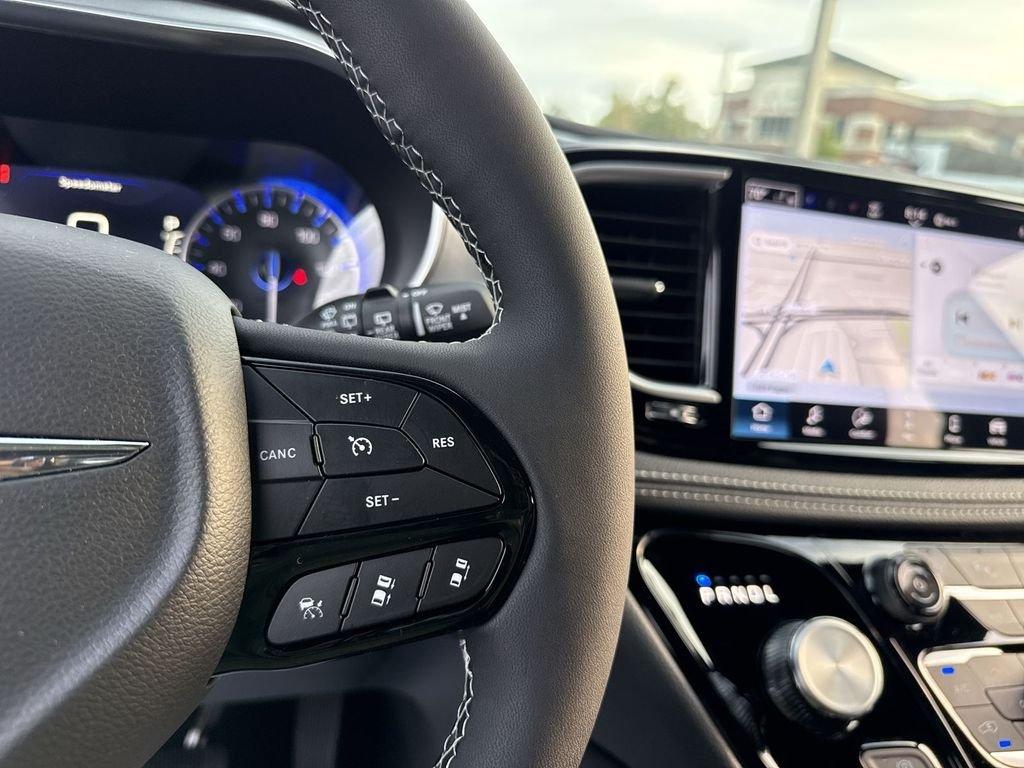 Chrysler Pacifica Limited - Thumbnail 16