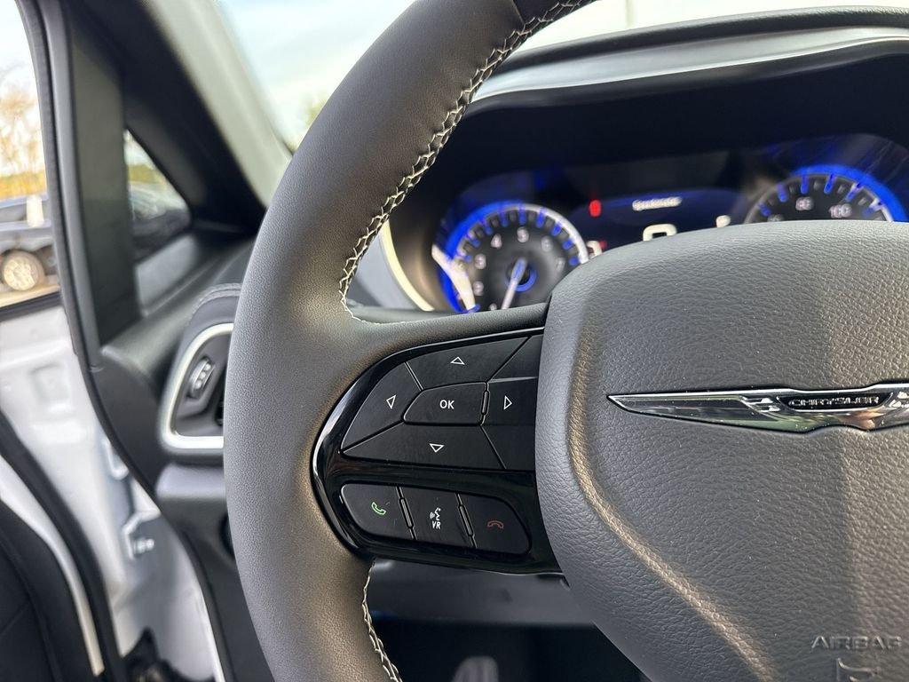 Chrysler Pacifica Limited - Thumbnail 15