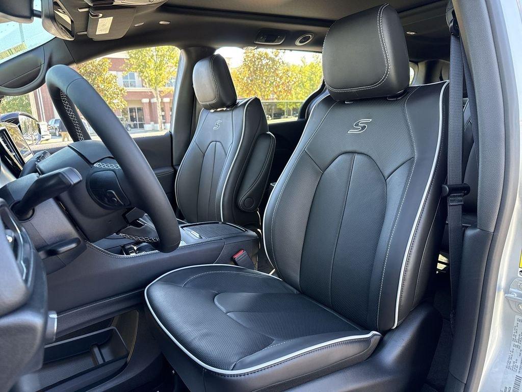 Chrysler Pacifica Limited - Thumbnail 12