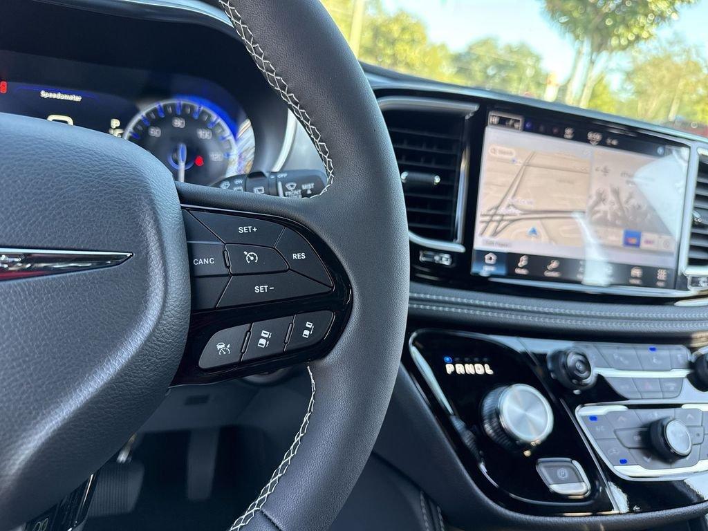 Chrysler Pacifica Limited - Thumbnail 16