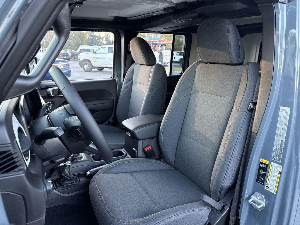 Jeep Wrangler 4-Door Sport S - Thumbnail 12