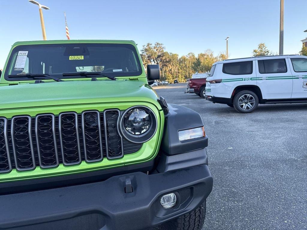 Jeep Wrangler 4-Door Sport S - Thumbnail 10