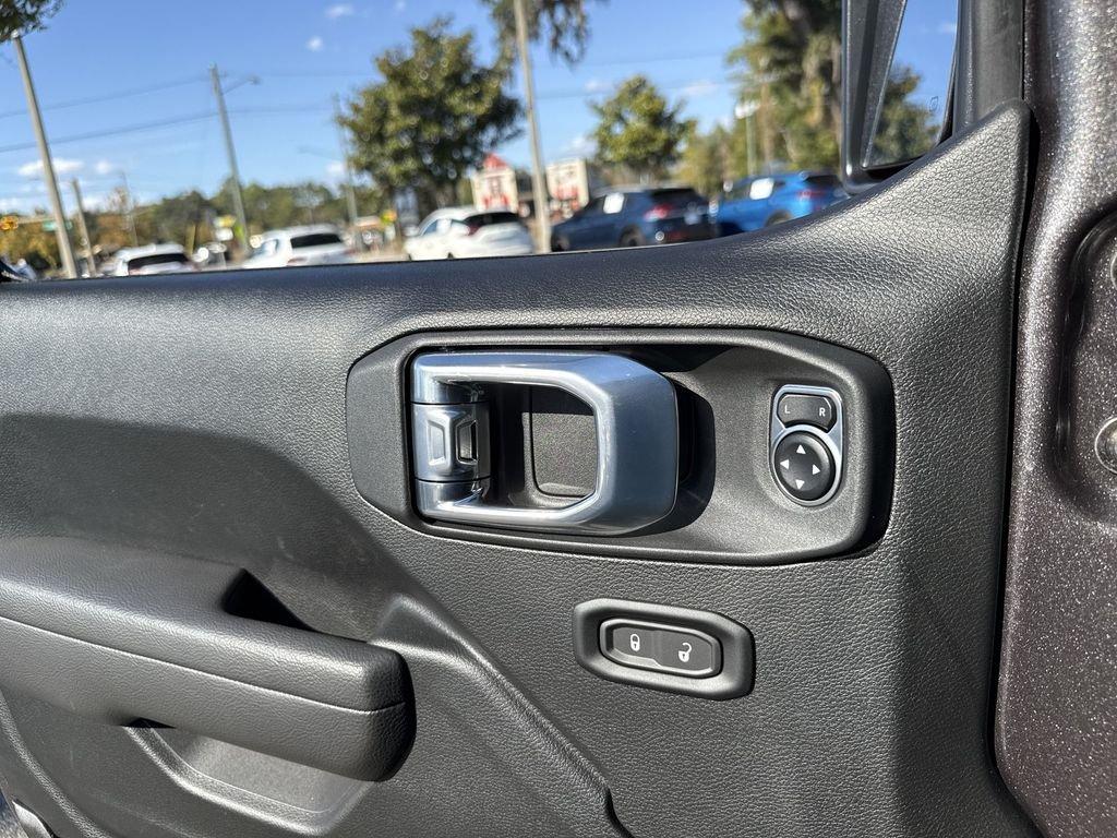 Jeep Wrangler 4-Door Sport S - Thumbnail 14