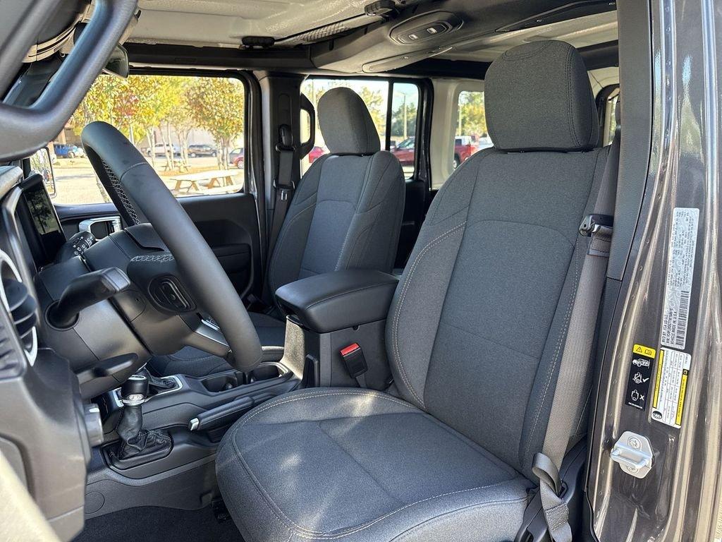 Jeep Wrangler 4-Door Sport S - Thumbnail 12