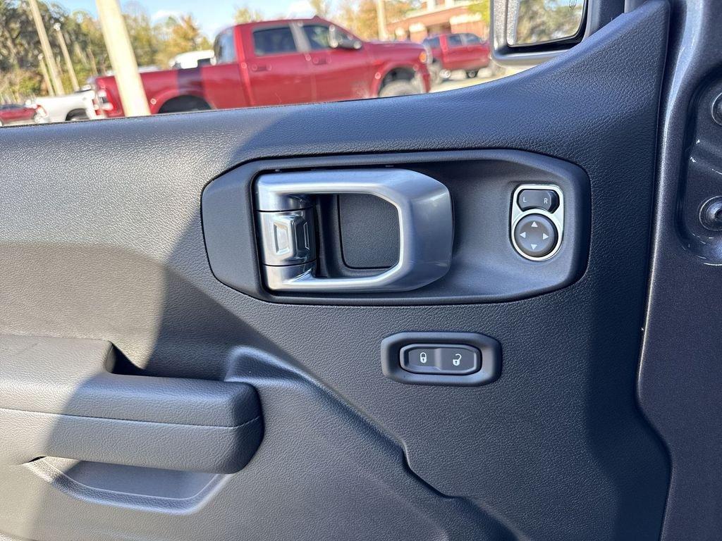 Jeep Wrangler 4-Door Sport S - Thumbnail 14