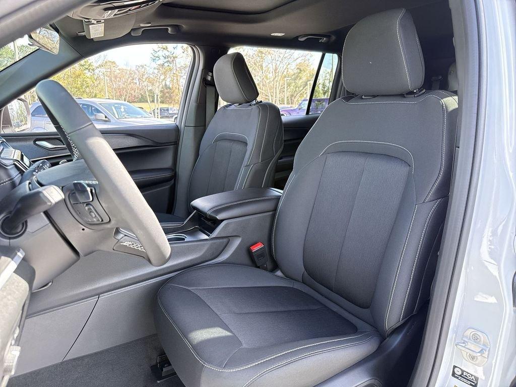 Jeep Grand Cherokee L Laredo X 4X4 - Thumbnail 11