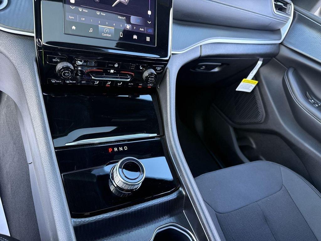 Jeep Grand Cherokee L Laredo X 4X4 - Thumbnail 18