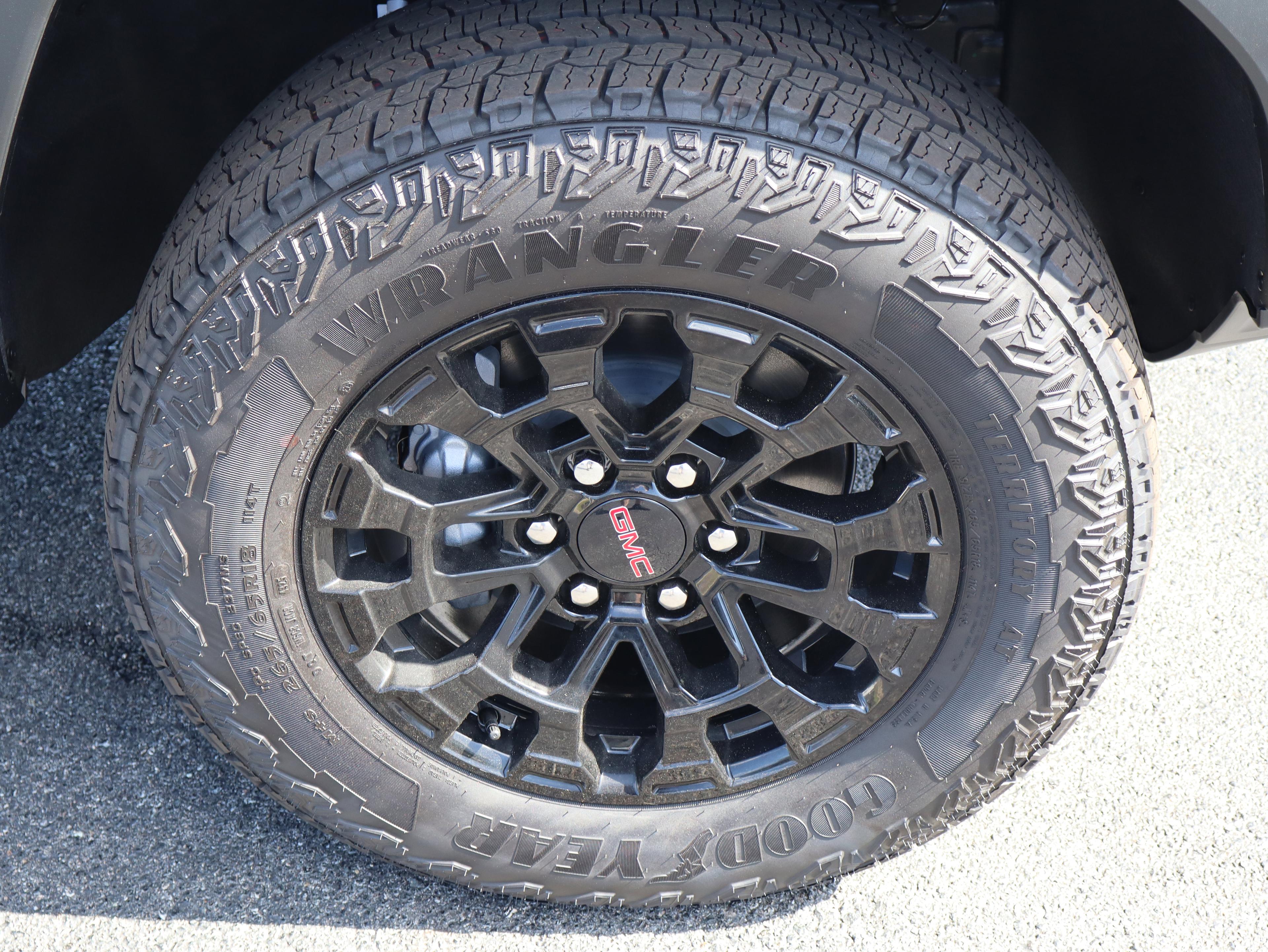 GMC Canyon Elevation Rear Wheel Drive Crew Cab - Thumbnail 13