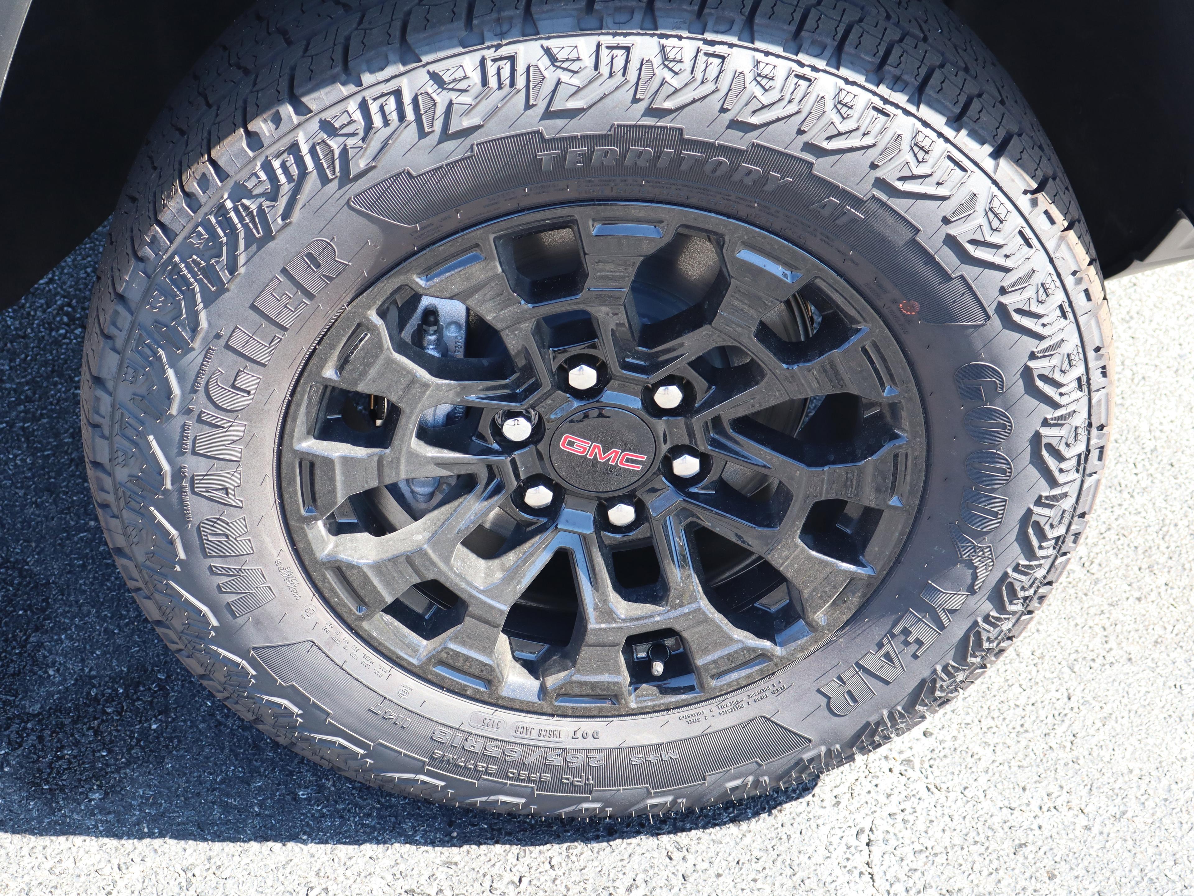 GMC Canyon Elevation Rear Wheel Drive Crew Cab - Thumbnail 15